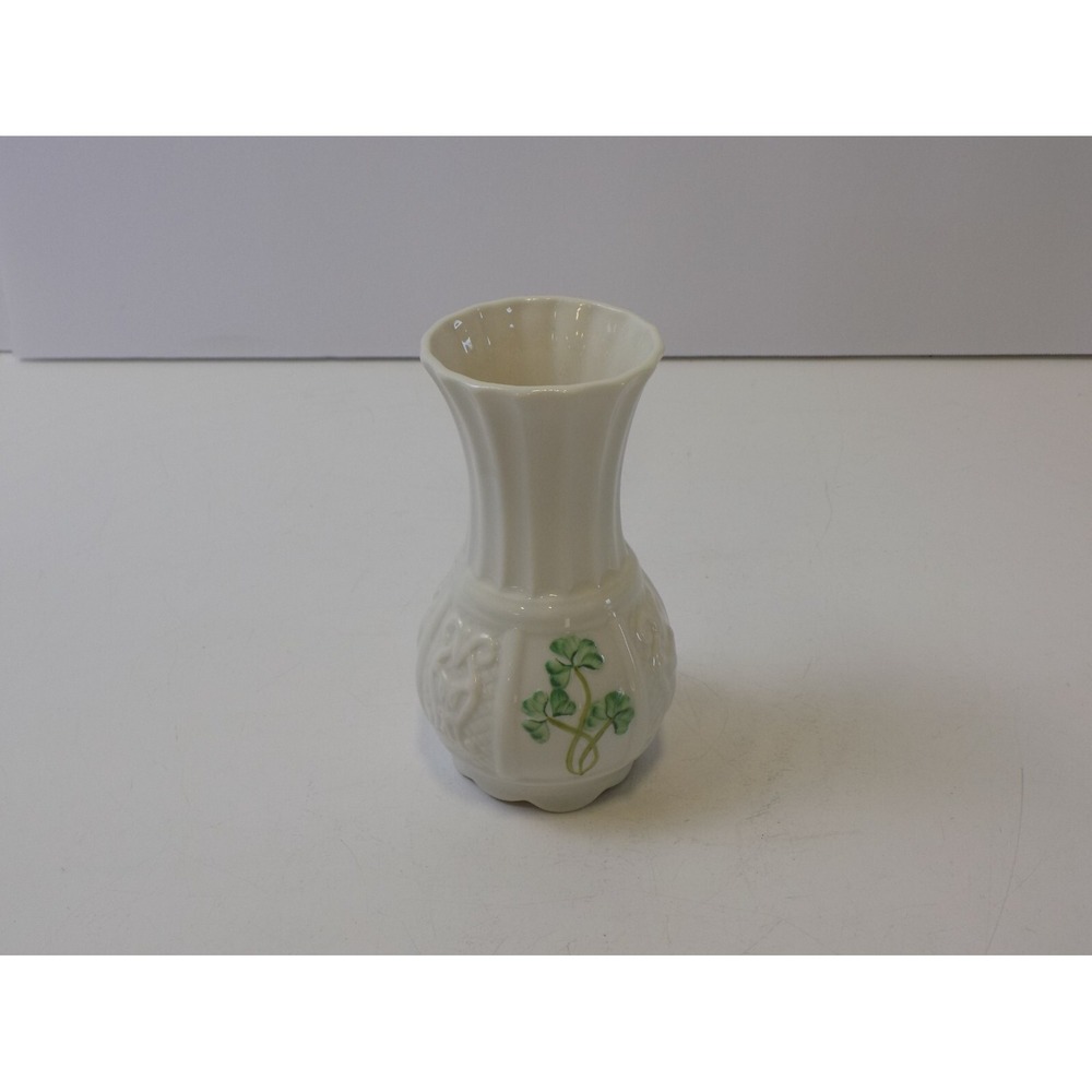 BELLEEK IRELAND Vintage 5" porcelain figurine SHAMROCK FLOWER BUD VASE Nadine - Picture 2 of 16